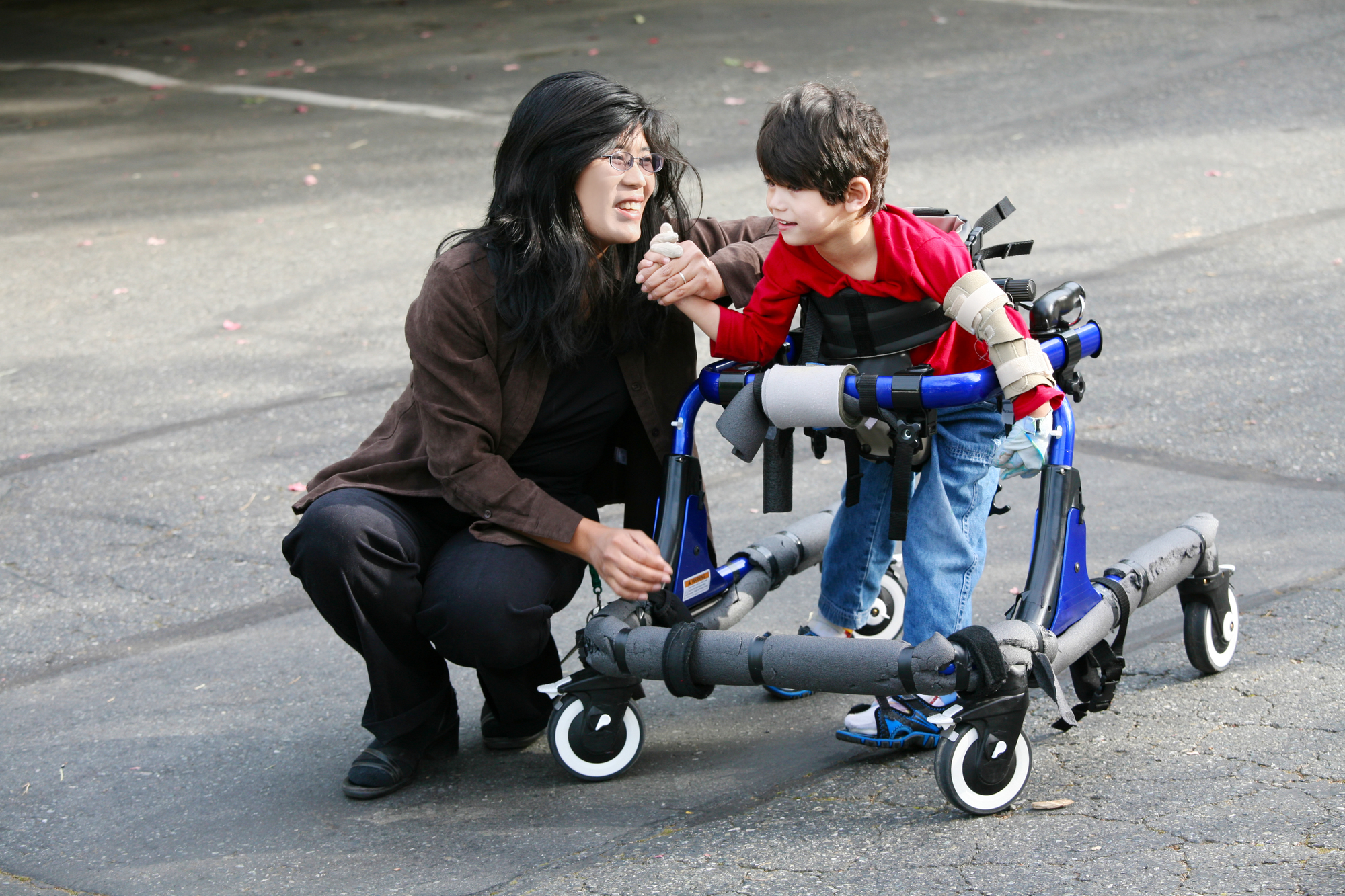 Группа мама детей инвалидов. Японские дети инвалиды. Семья с ребенком инвалидом. Дети инвалиды в Японии. Инклюзивное образование в Японии.