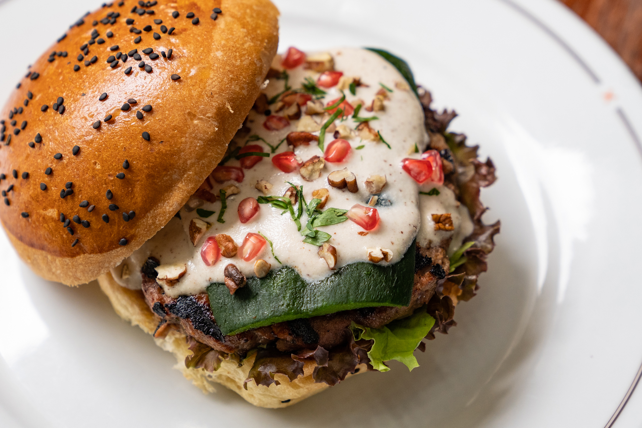 Sushi, helado y hamburguesa, lo más raro de chile en nogada en la CDMX