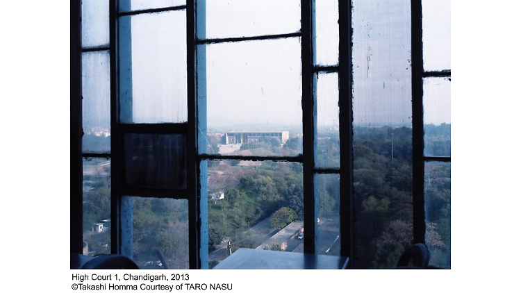 ホンマタカシ「Looking through - Le Corbusier windows」