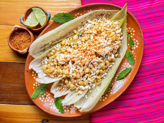 Esquites y elotes y maíz Esquites y elotes y maíz