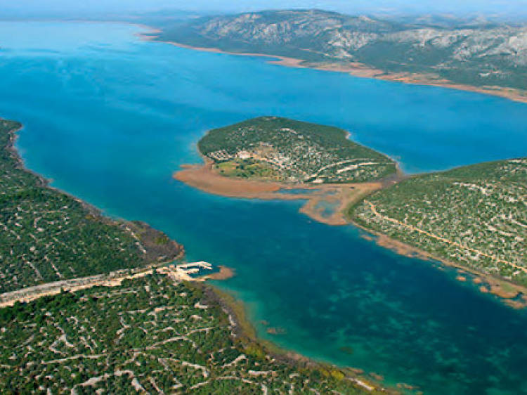 Visit the Bošana archaeological site