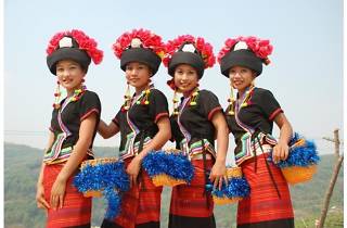 孔雀の舞う楽園 雲南省シーサンパンナの少数民族衣食住展