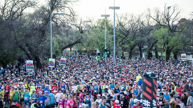 Thousands of runners gather in Melbourne