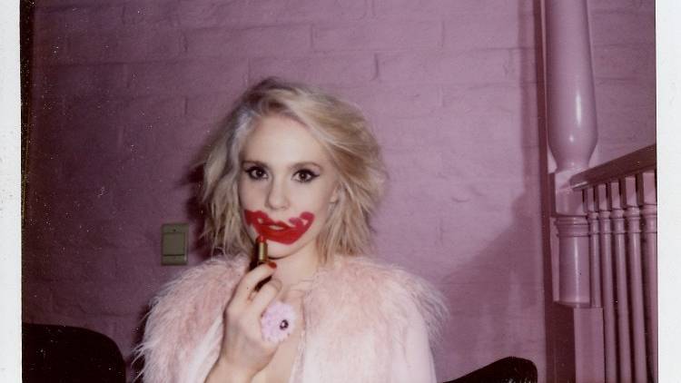 Kate Nash: Underestimate the girl. Dir. Amy Goldstein Kate Nash: Underestimate the girl. Dir. Amy Goldstein