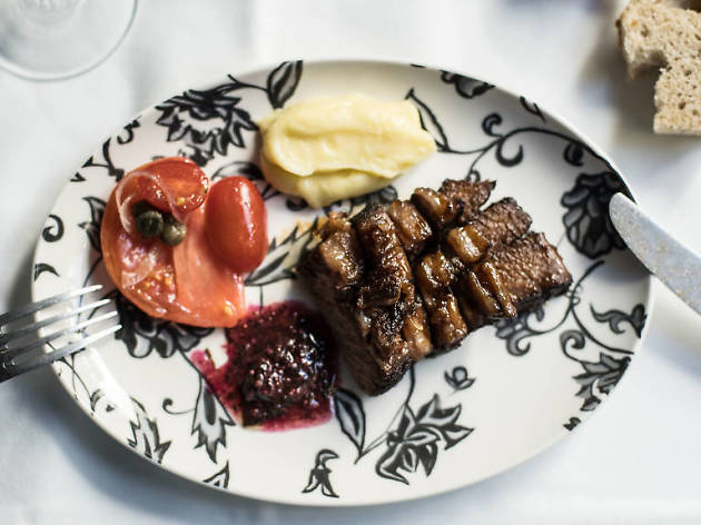 Os invitamos a tirar el hacha y hacer diana en una comida única