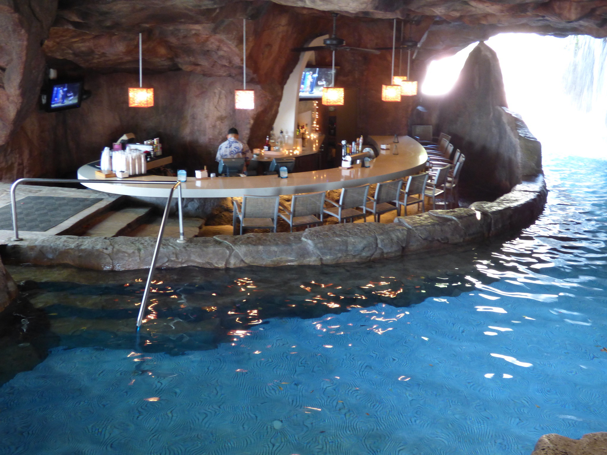 Best Maui Breweries and Bars for Great Craft Beer