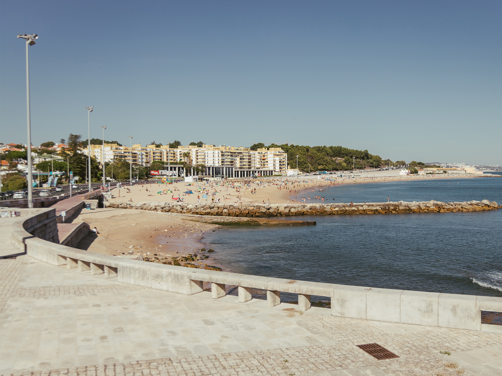 As melhores praias da linha de Cascais para mergulhar este Verão