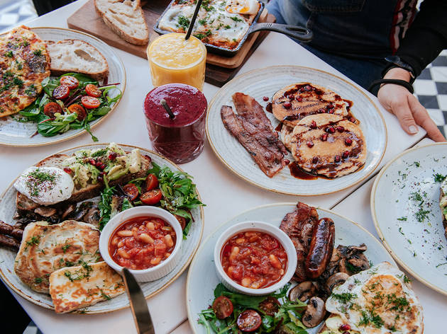 £20 for brunch with bottomless drinks, starters and pancakes at Music & Beans