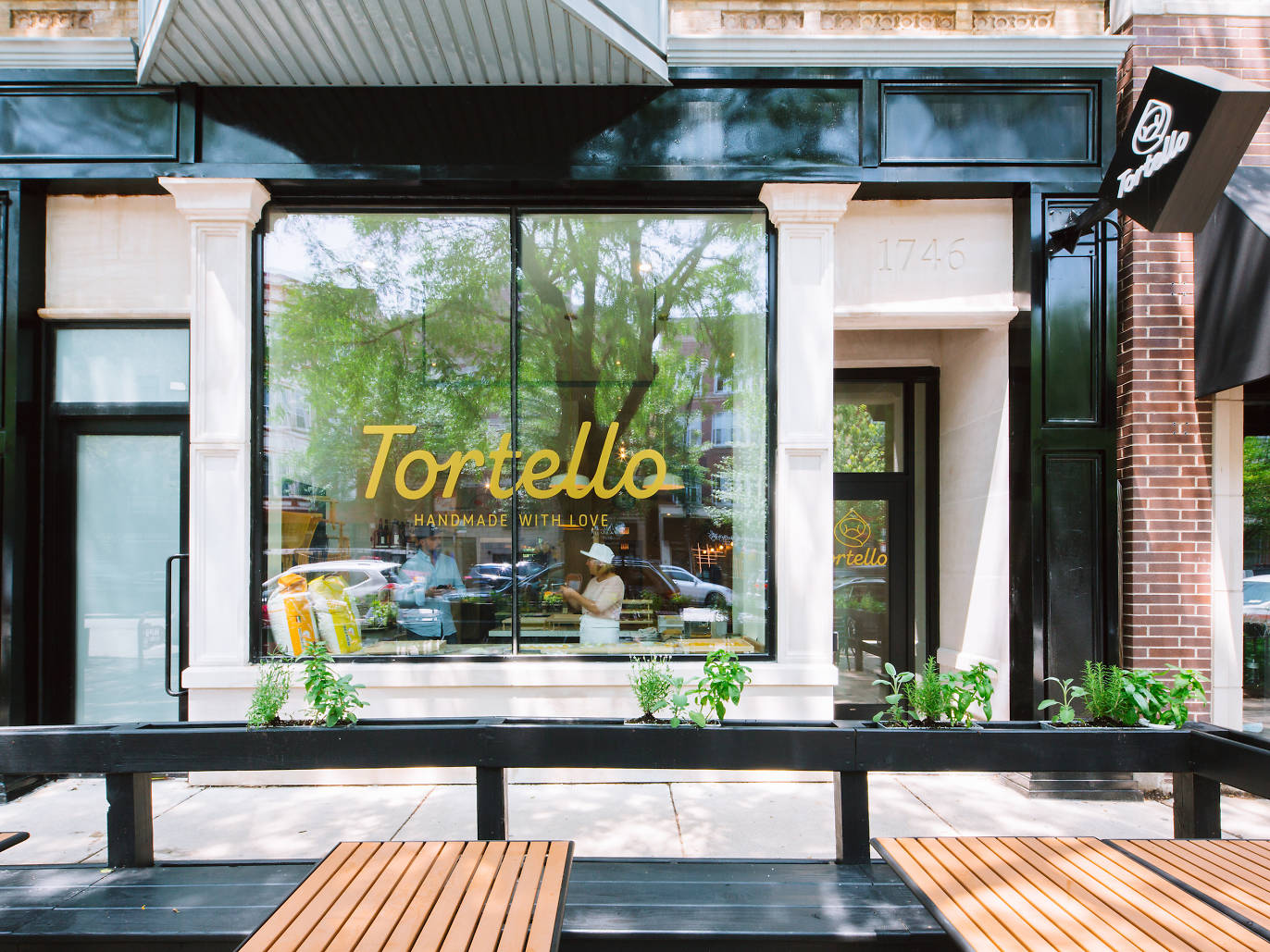 46 Best DogFriendly Restaurants, Patios & Bars in Chicago