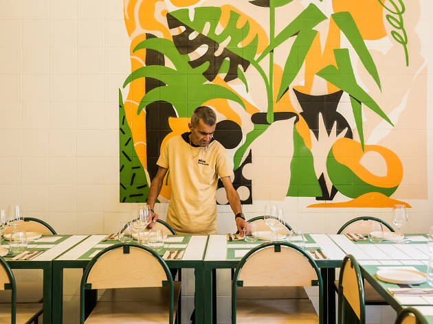 É um restaurante É um restaurante