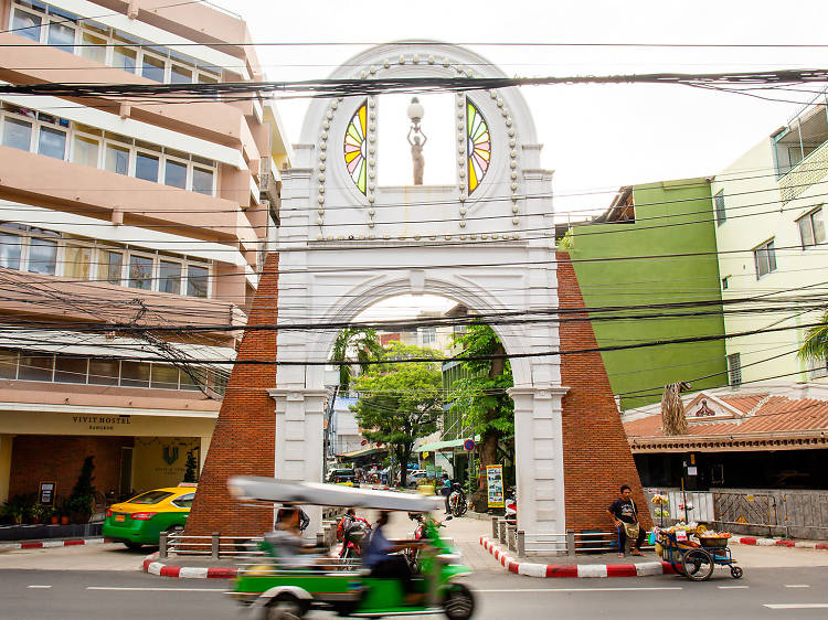 Phraeng Sanphasat Gate