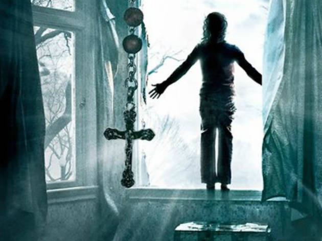 Exorcist: the Arrival at Rush Escape Game Creepy photo feature a child near an open window and a crucifix
