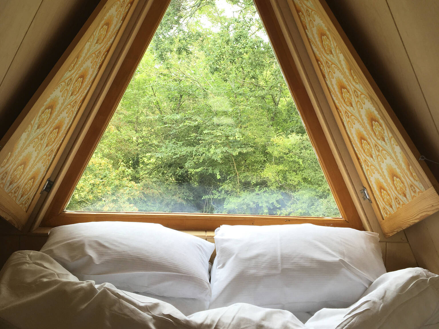 Best Cabins With Hot Tubs In The UK: Airbnb Log Cabins To Visit This Winter - Private Hot Tubs In Luxury Off-Grid Cabins