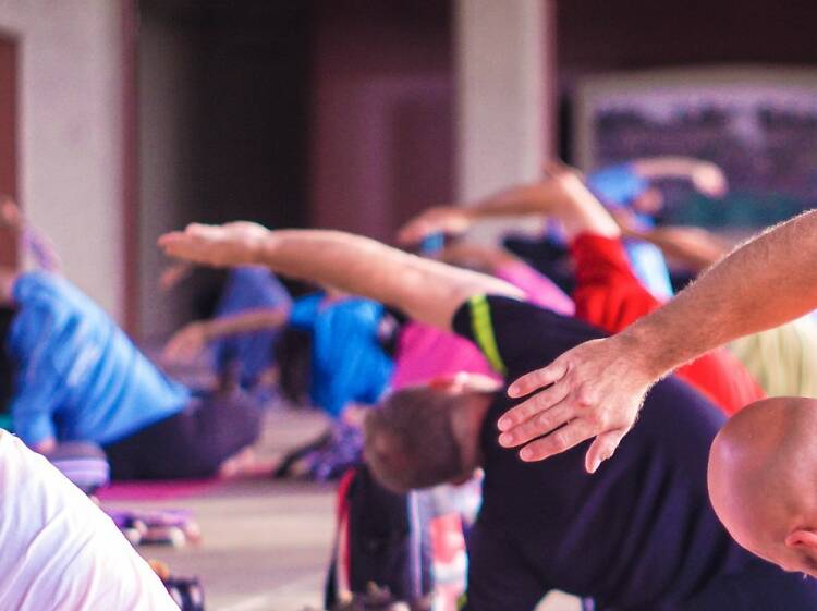 Melbourne now has $1 yoga classes to raise money for the Big Issue