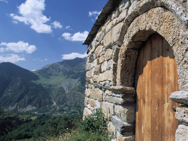 Ermita romànica de Sant Quirze Portada de l'ermita romànica de Sant Quirze (Taüll, Alta Ribagorça)