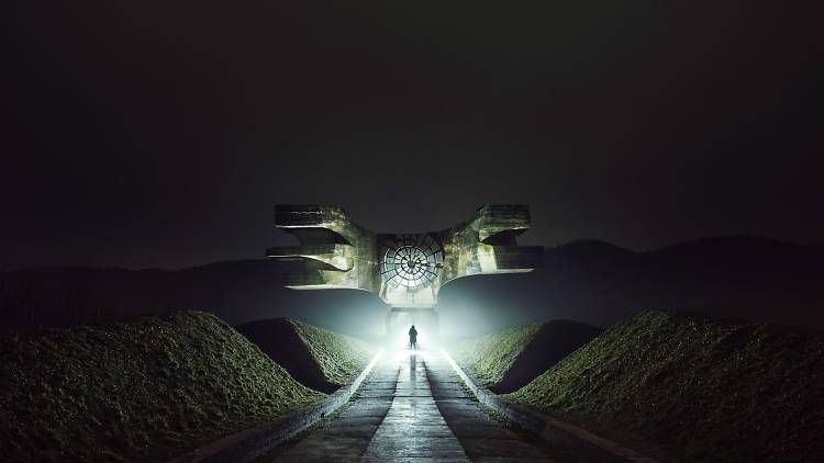 Illusion in Ruins
