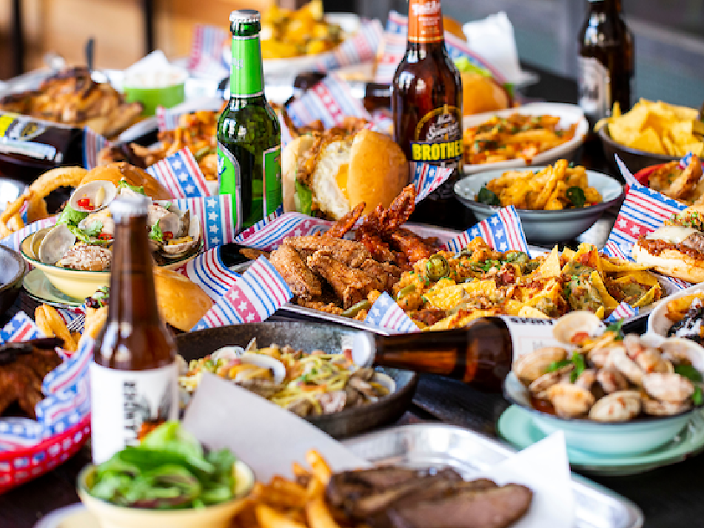 19 Best Happy Hour Deals in Singapore For Cheap Drinks