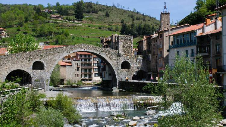 An arch over the river 