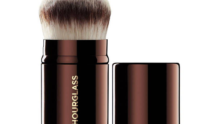 Hourglass retractable Kabuki brush