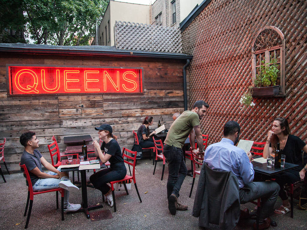 12 Best Astoria Bars For The Ideal Night Out in Queens