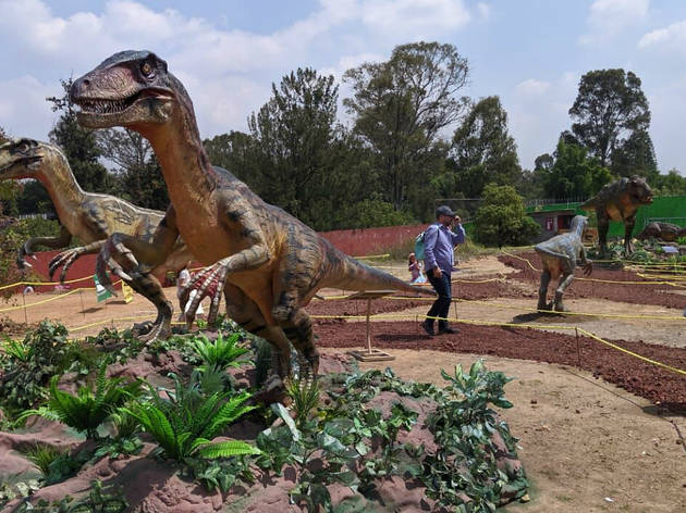 Tour jurásico de dinosaurios en el Parque Bicentenario Tour jurásico de dinosaurios en el Parque Bicentenario