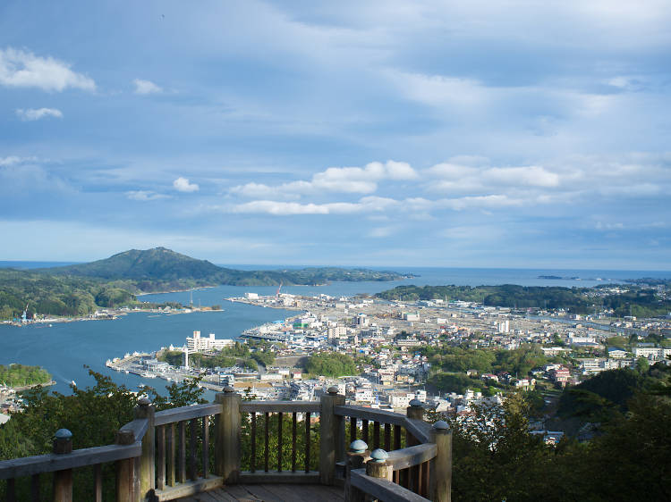 Enjoy pleasant views of Kesennuma from Mt Anbasan