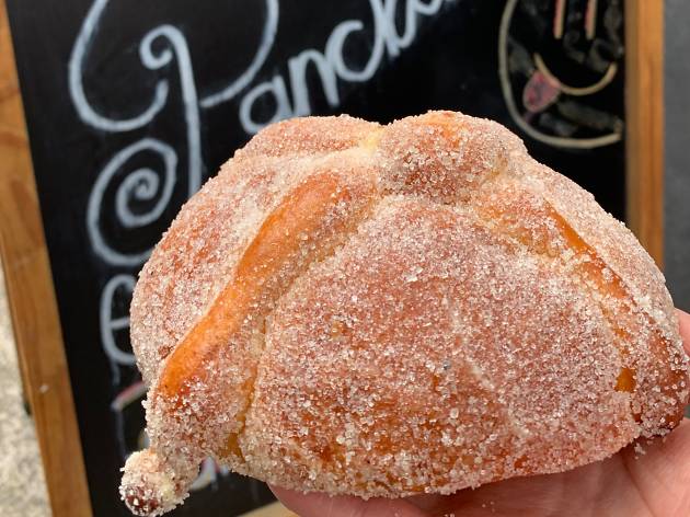 Pan de muerto en Pancracia en la Roma Pan de muerto en Pancracia en la Roma