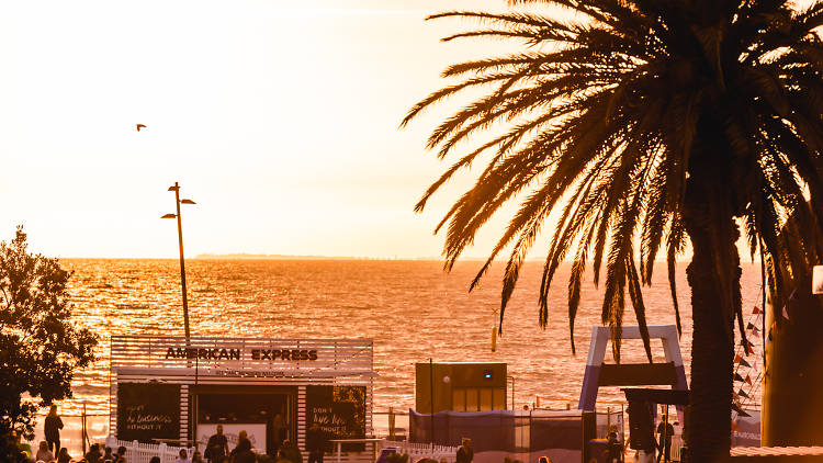 Sun sets over St Kilda with cinema crowd