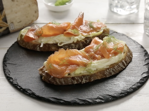 Rustik Bakery Tostas de puerros, salmón y mayonesa de miel