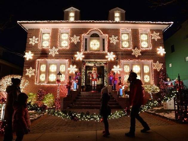 A Slice of Brooklyn Original Christmas Lights Tour of Dyker Heights ...