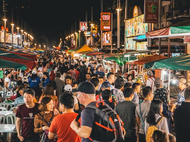 Tuck into street eats at Jalan Alor