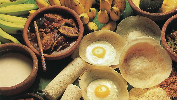 A table og egg hoopers, dosa and bananas.