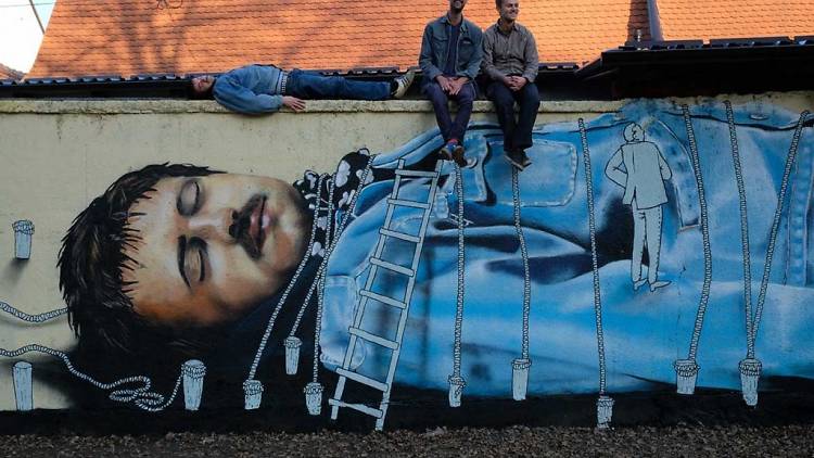 Artists Boris Bare and Dominik Vuković with the Gulliver model Hrvoje Zalukar