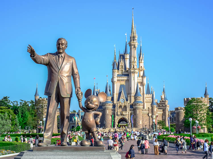 14 Best Tokyo Disneyland Rides For Adults