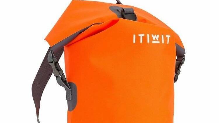 Itiwit 30 litre duffel bag ($30)