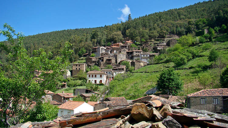 Pela estrada fora