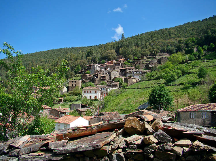 Pela estrada fora