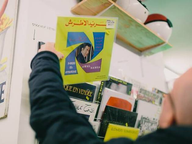 Moins forts les prix ! Vente de 10 000 vinyles à prix dégressif ! Moins forts les prix ! Vente de 10 000 vinyles à prix dégressif !