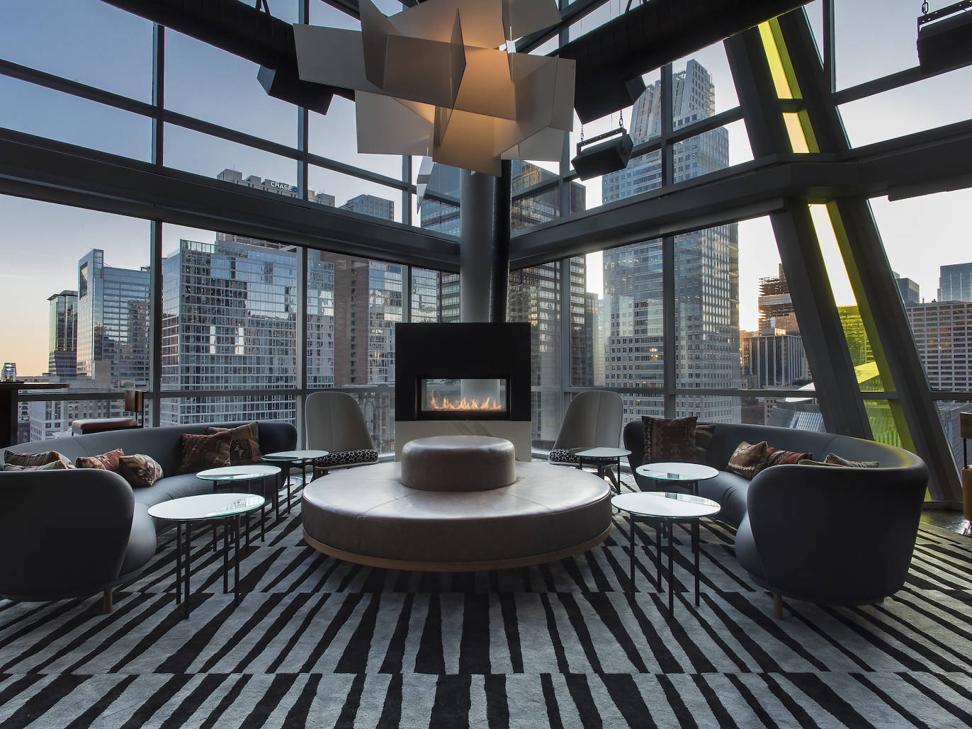 30 Chicago Bars and Restaurants with Fireplaces