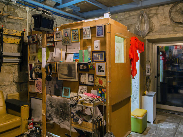 Extéril A galeria é uma caixa de 2x2x2 no ateliê de Teixeira Barbosa