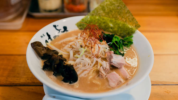 横浜家系 麺屋はやぶさ			