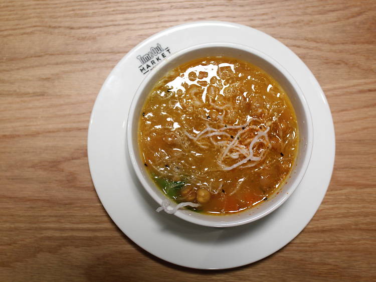 Soupe aux deux soupes at Montréal Plaza Deli