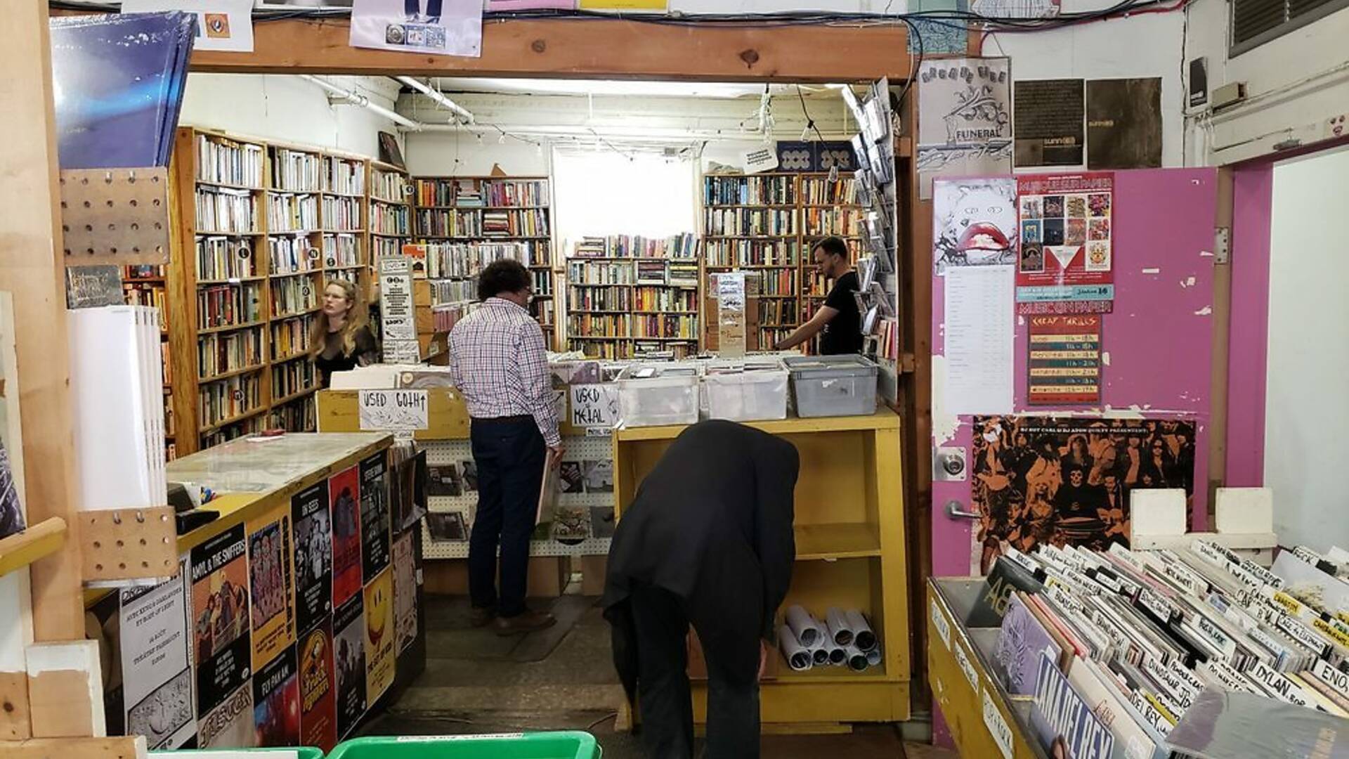 25 Bookstores in Montreal to Help You Foster a Love