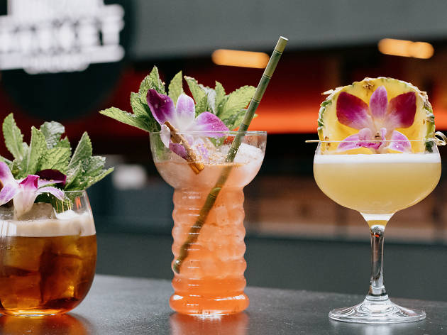 21 Best Cocktail Bars In Chicago You Have To Visit For A Drink