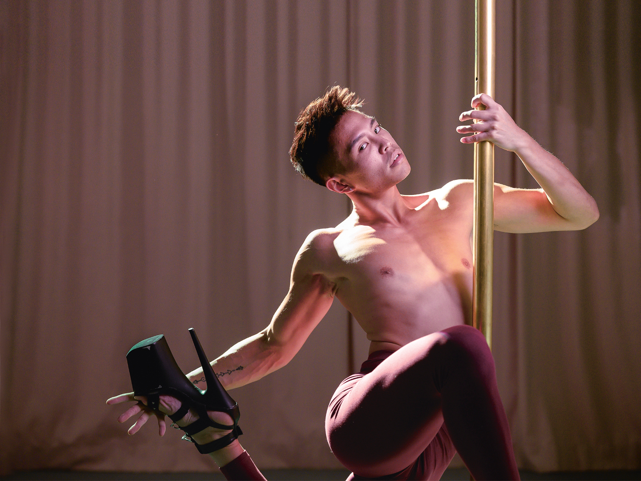 Shemale Stripper Pole - Shemale Stripper Pole Dancing | Gay Fetish XXX