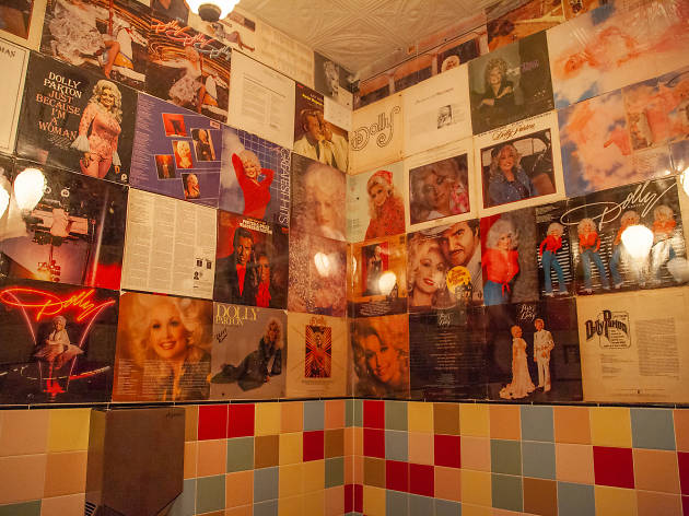 New Brooklyn dive bar Dolly's opens with a touch of Dolly Parton New Brooklyn dive bar Dolly's opens with a touch of Dolly Parton