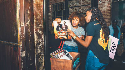 Diggin’ Thru the Crates Diggin’ Thru the Crates