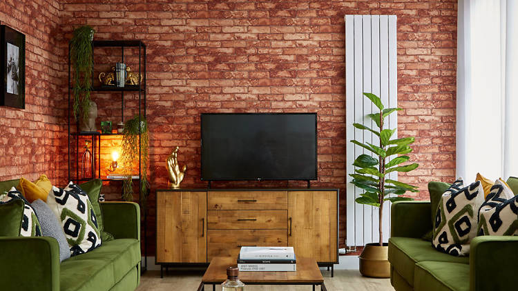 Internal image of a living room with sofas and TV