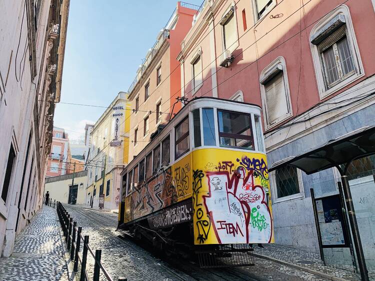 13 factos e curiosidades sobre o Elevador da Glória