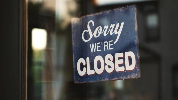 Shops and restaurants closes